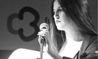 Esperanza Garrido al Cante en Esperanza Garrido