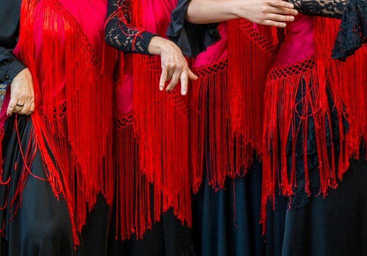 Imagen principal del artículo El color en la moda flamenca: simbolismo y estilo en cada traje