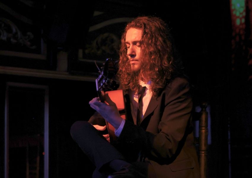 Imagen principal del artículo Gabriel Lorente: el toque joven que guarda la esencia del flamenco en sus manos